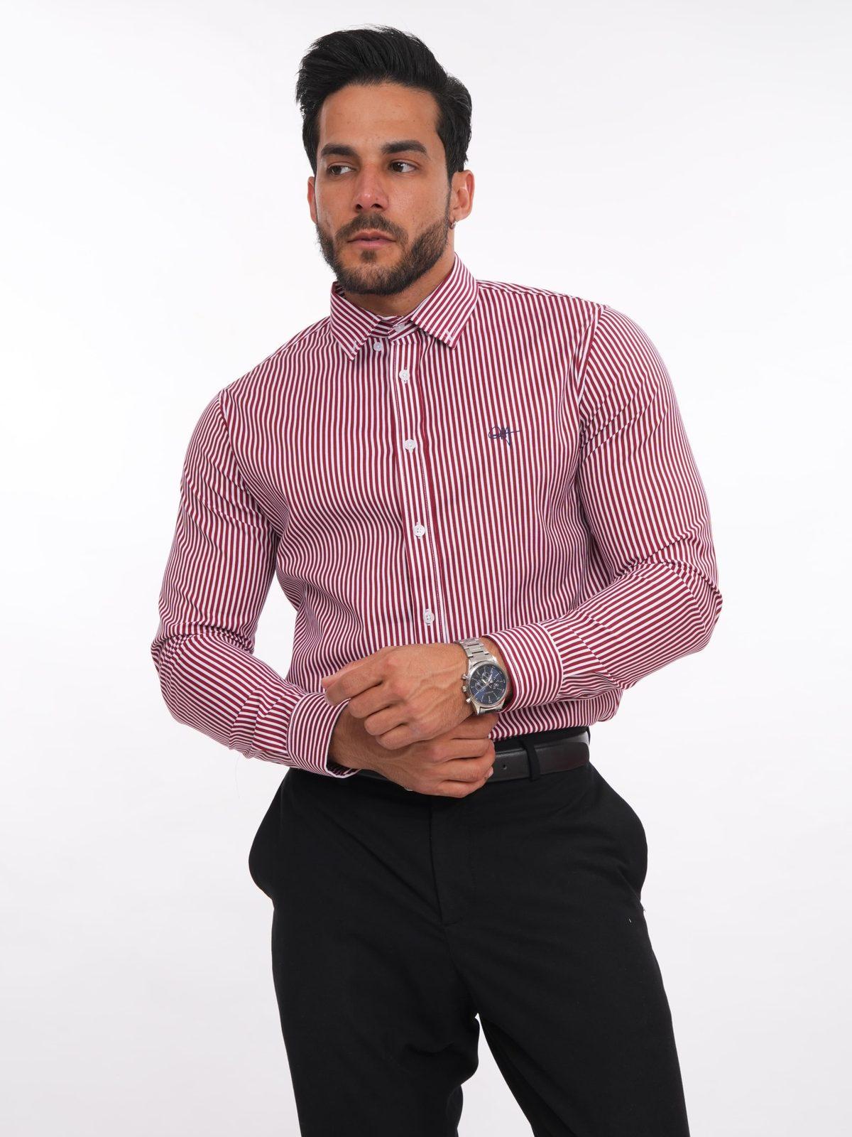 Camisa de rayas vino puesta